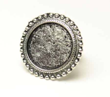 1x Donker zilveren cabochon ring